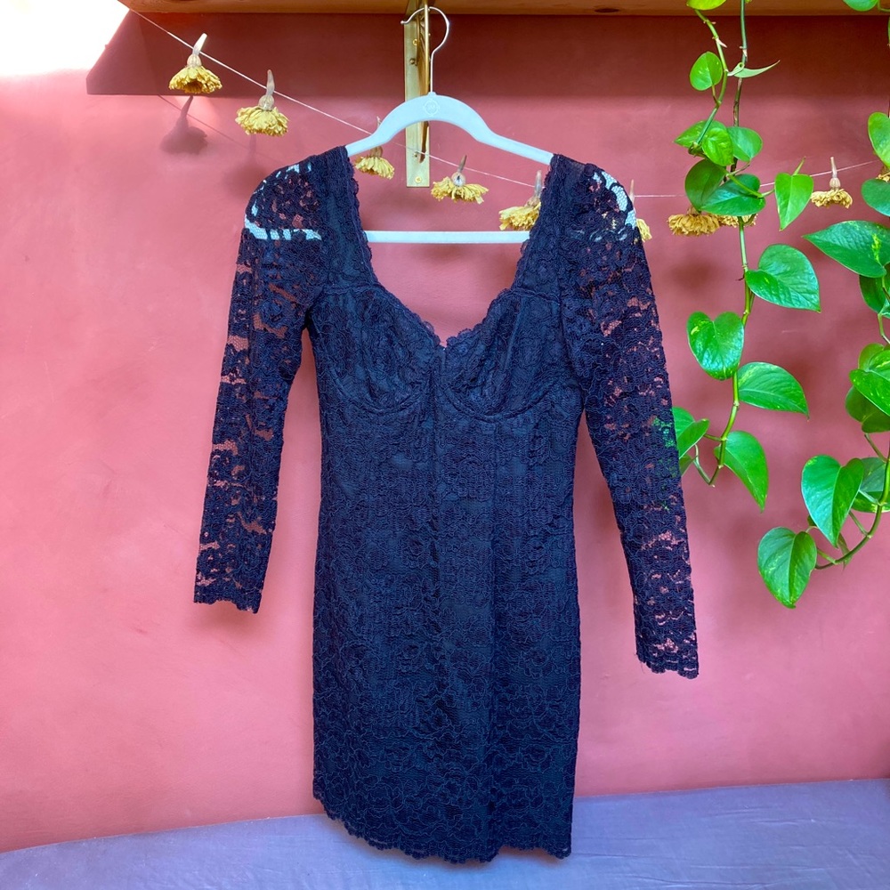 Vintage Moda Int Long-Sleeved Black Lace Dress